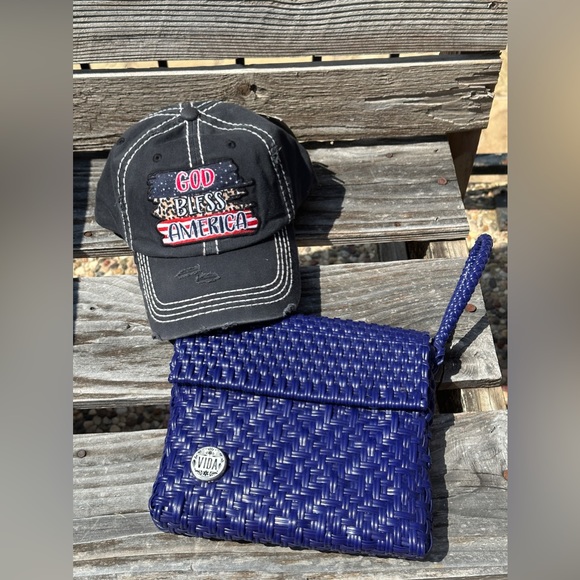 Recycled plastic wristlet - Picture 2 of 3